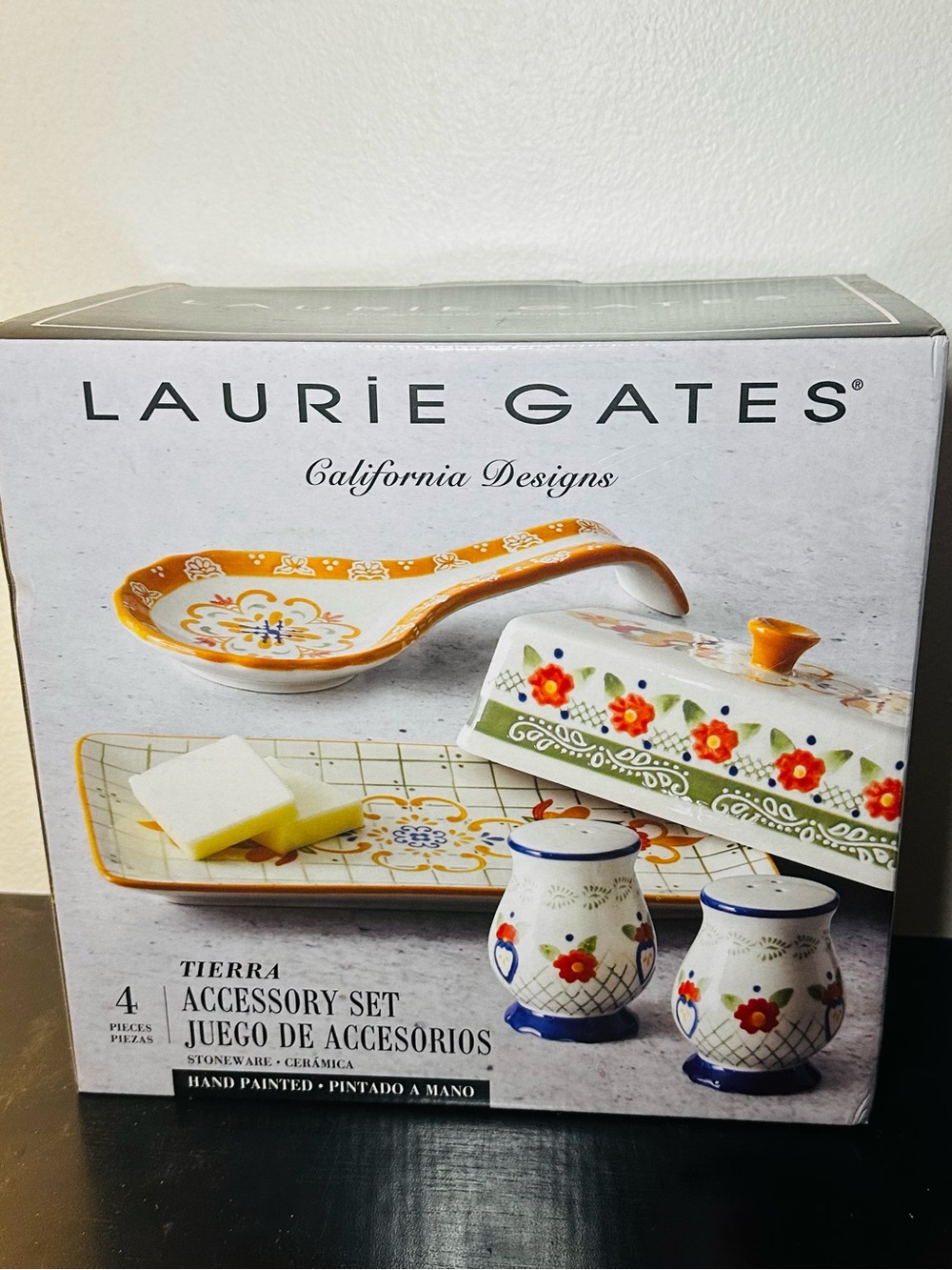 Laurie Gates Tierra Ceramic Accessory Set in Orange and White